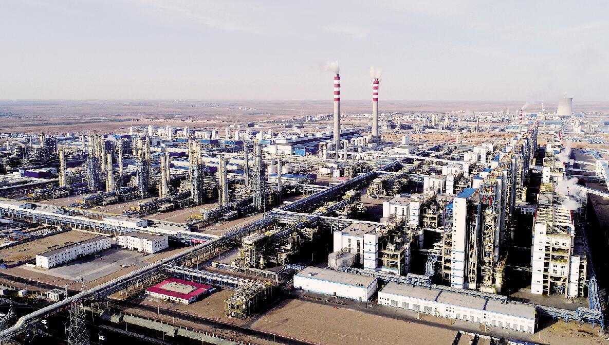 宁东能源化工基地正在向建设世界一流的国家级现代煤化工基地目标迈进.jpg